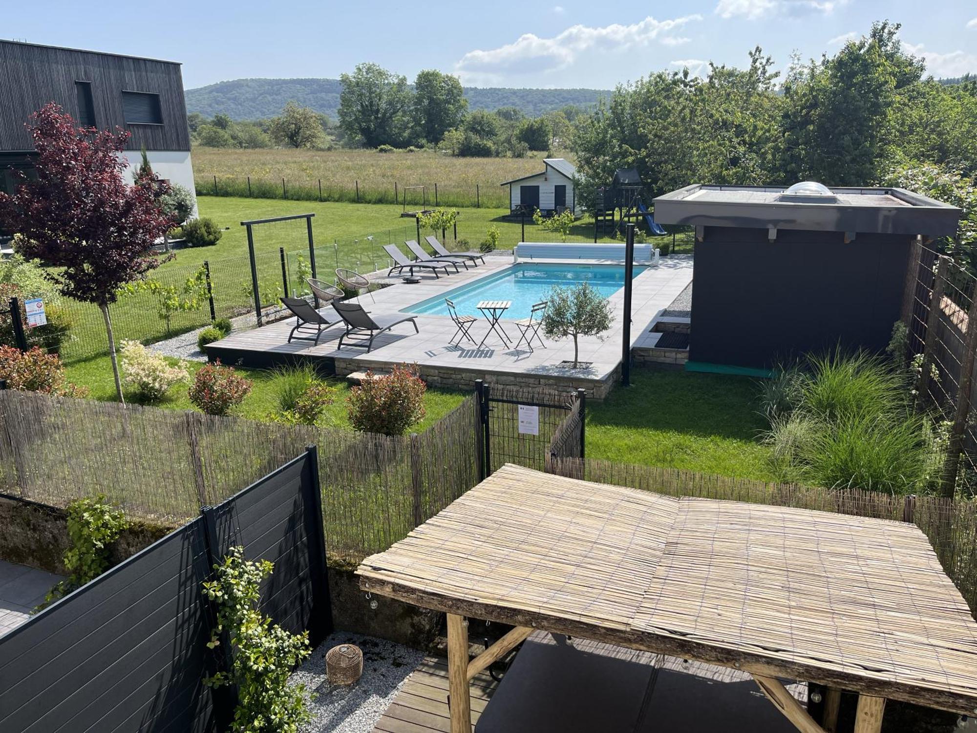 Appart-Hotel N 4 Calme Avec Terrasse, Wi-Fi Haut Debit, Petit-Dejeuner, Room-Service Et Parking Prive Chouzelot Экстерьер фото