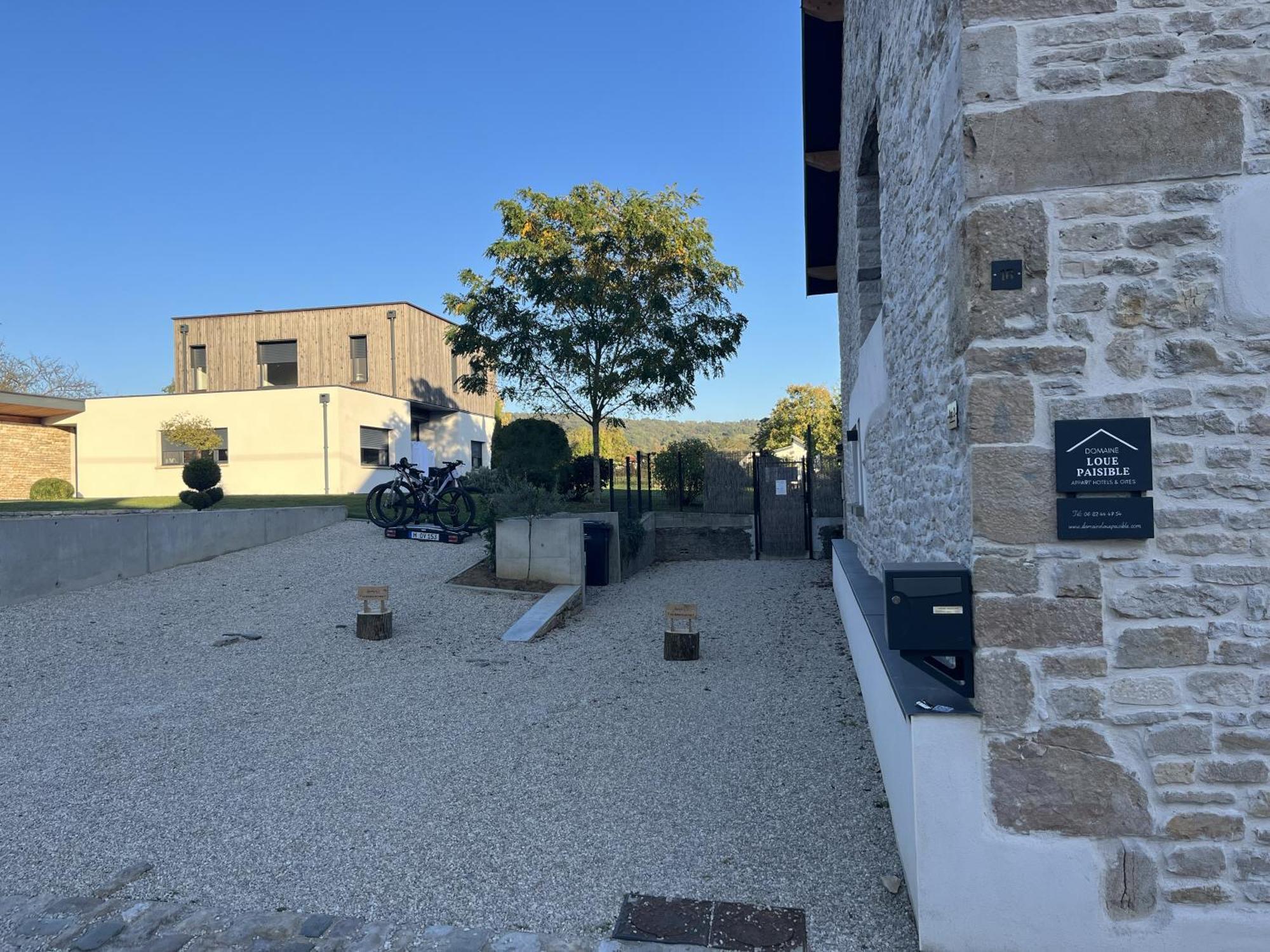 Appart-Hotel N 4 Calme Avec Terrasse, Wi-Fi Haut Debit, Petit-Dejeuner, Room-Service Et Parking Prive Chouzelot Экстерьер фото