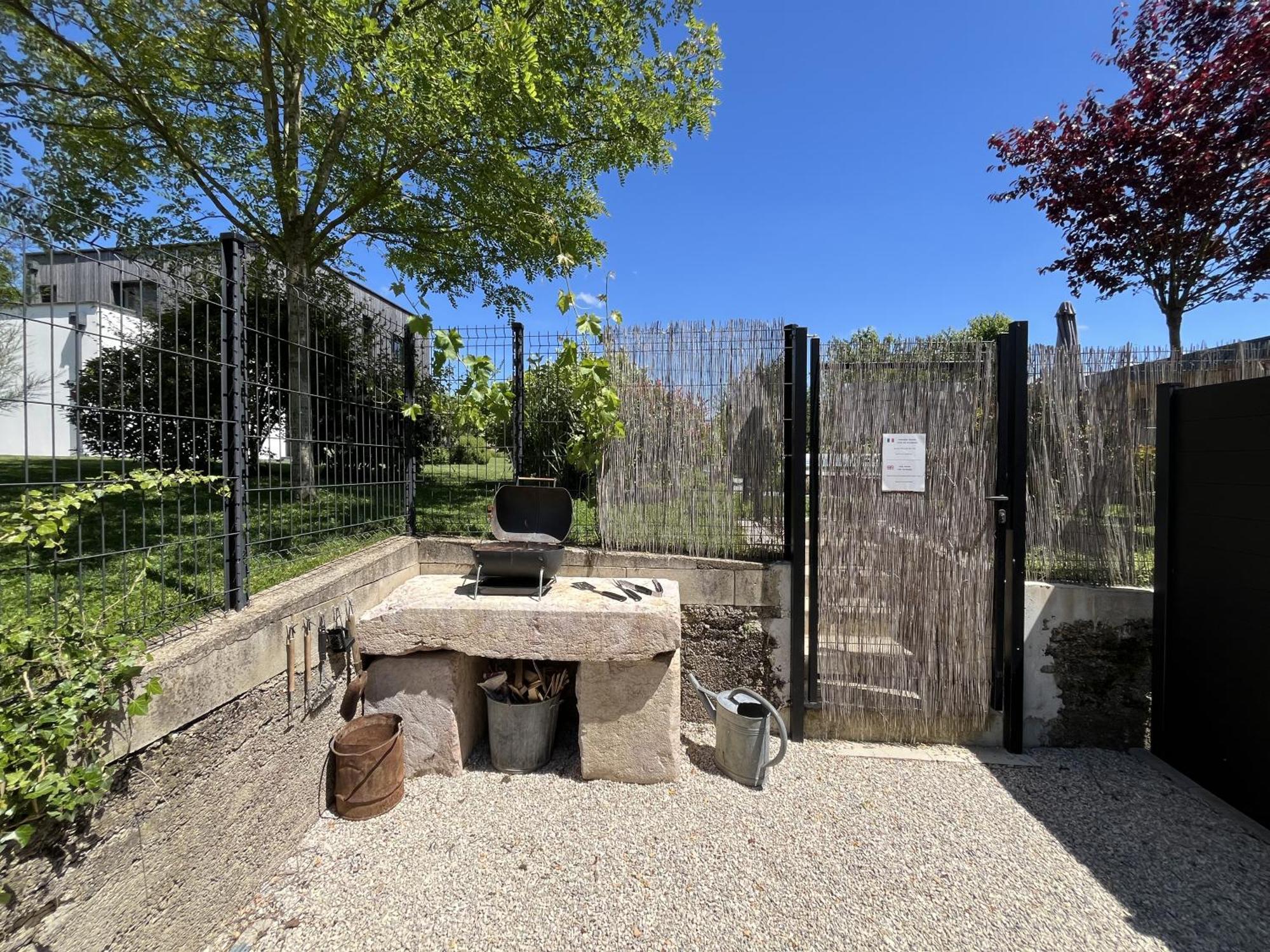 Appart-Hotel N 4 Calme Avec Terrasse, Wi-Fi Haut Debit, Petit-Dejeuner, Room-Service Et Parking Prive Chouzelot Экстерьер фото
